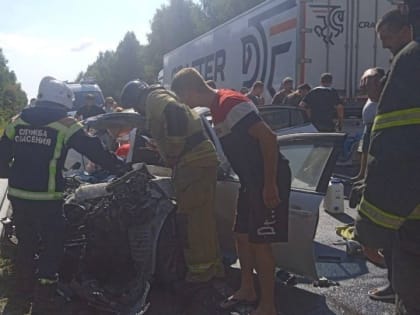 Трое детей и двое взрослых пострадали в ДТП на саратовской трассе