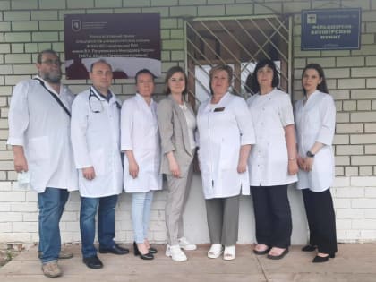 Андрей Еремин организовал шефство медуниверситета над сельским фапом в Петровском районе.