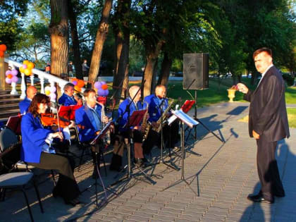 Жителей и гостей города приглашают на концерт эстрадного оркестра «Универсал-Бэнд»