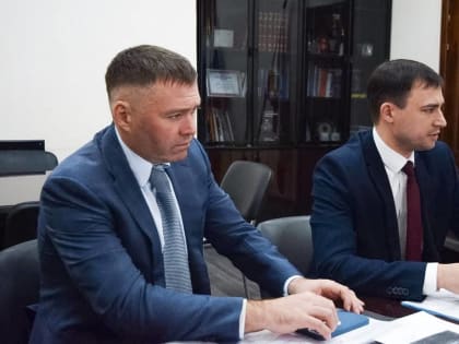 Роман Грибов держит на контроле строительство новых спортивных объектов в районах области