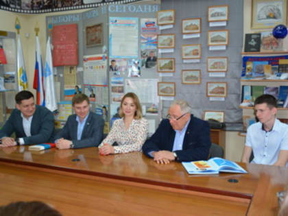 В Саратовской городской Думе состоялась встреча со студентами ГАПОУ СО «Саратовский политехнический колледж»