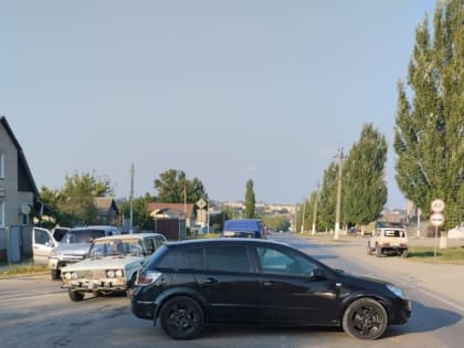 В столкновении на перекрестке пострадала пассажирка "Шевроле"