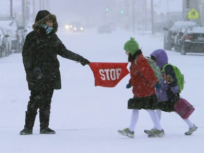 В связи со снижением температуры в школах Калининского района 9 января планируется отмена занятий