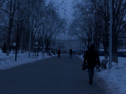 Ночью на площади Кирова саратовцу сломали скулу
