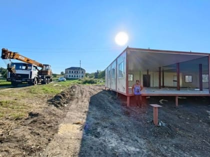 В селе Озёрки началась установка модульной врачебной амбулатории