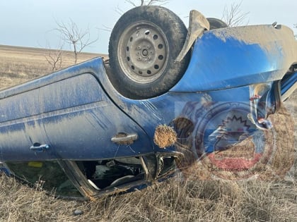 В перевернувшейся 