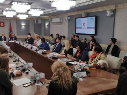 Покончить с морально-нравственным разложением молодёжи! Круглый стол в Мосгордуме