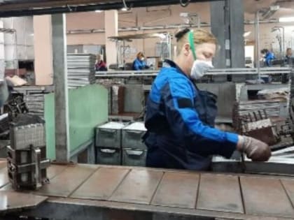 Замминистра промышленности Саратовской области заявил о росте зарплат в отрасли