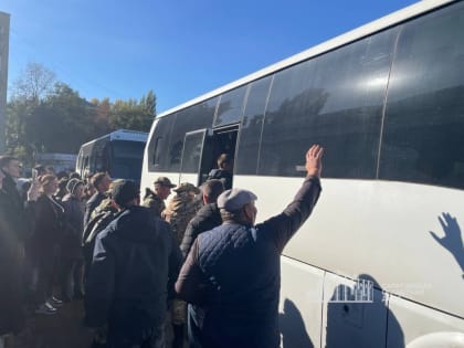 Бойцы 99-го полка после отпуска возвращаются к местам выполнения боевых задач