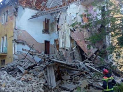 На улице Азина рухнул трехэтажный дом