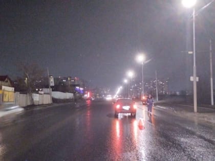 На проезде Танкистов мужчина на "Приоре" сбил пешехода