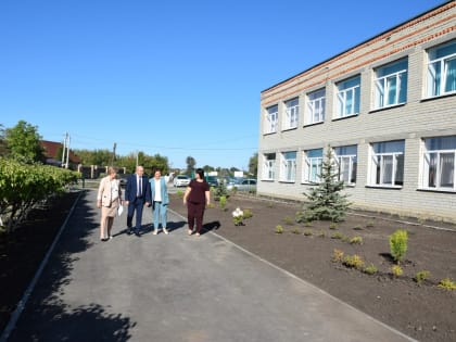 «Новым территориям самое пристальное внимание!», - Александр Пажитнев посетил школу села Клещевка