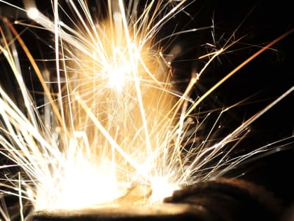 На проспекте Столыпина 19-летний парень получил ожоги на фаер-шоу