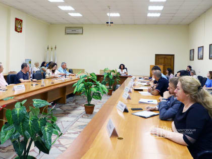Парламентарии обсудили работу административных комиссий в регионе