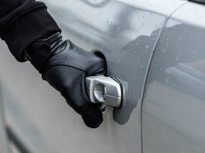 Сидящего в саратовской колонии парня изобличили как серийного автовора