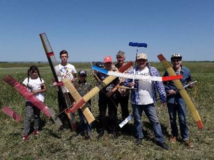 На базе Саратовского аэроклуба прошли соревнования по авиамодельному спорту