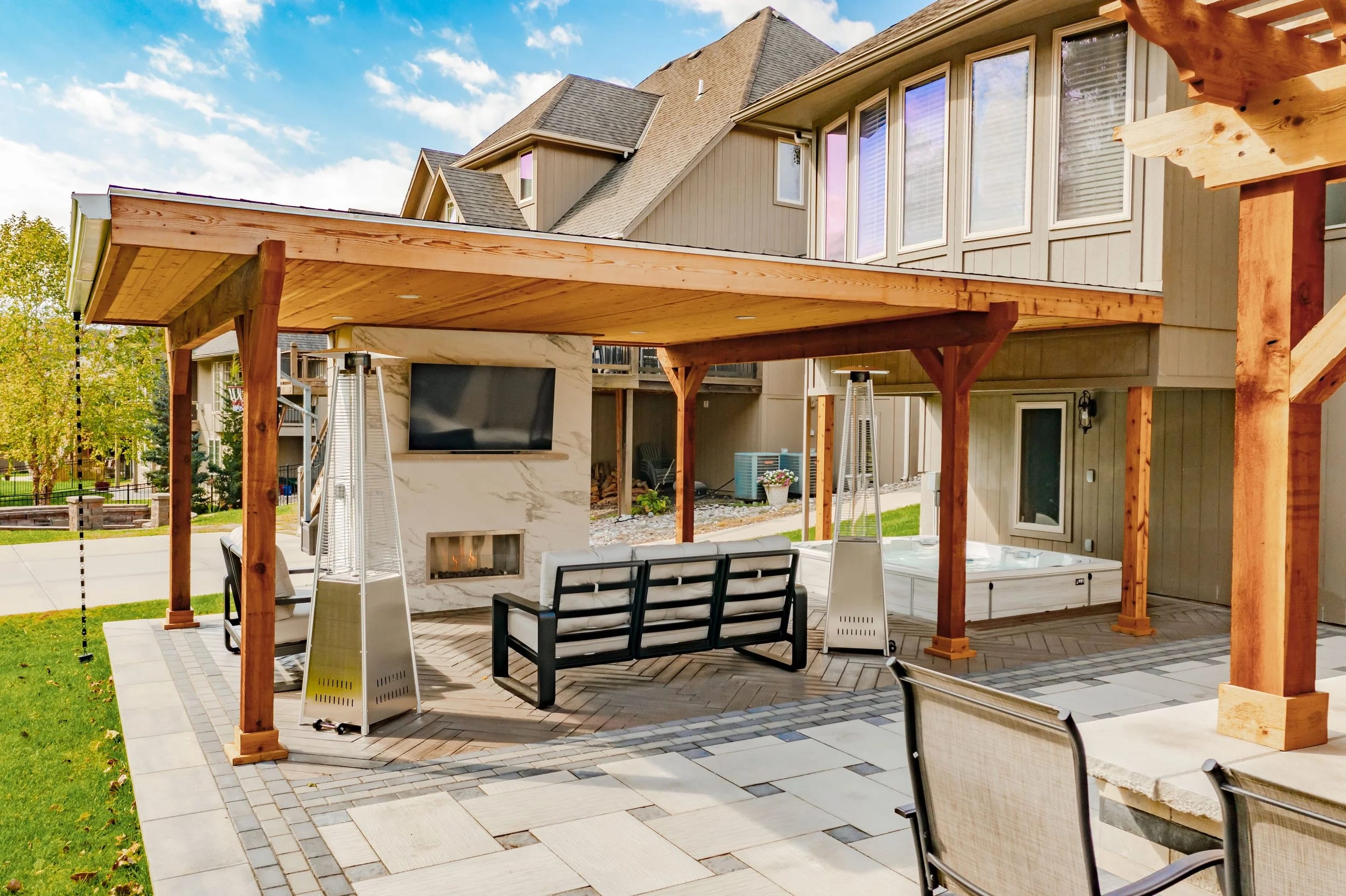 A finished Kansas City Hardscapes outdoor living space