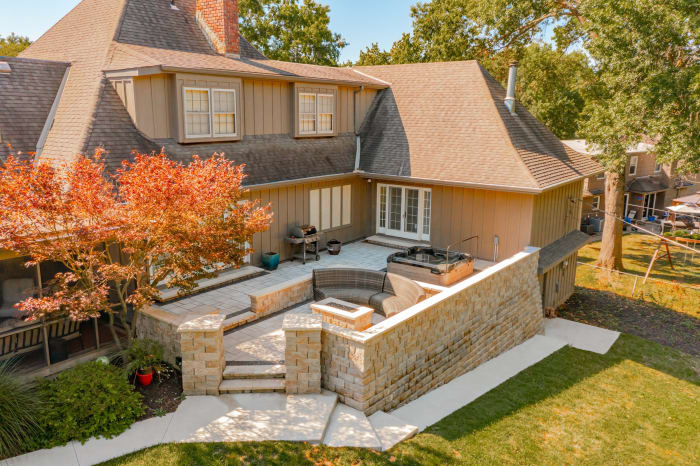 Paver Patio, Fire Pit & Retaining Wall, Kansas City, MO