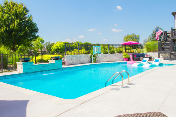Pool & Water Feature