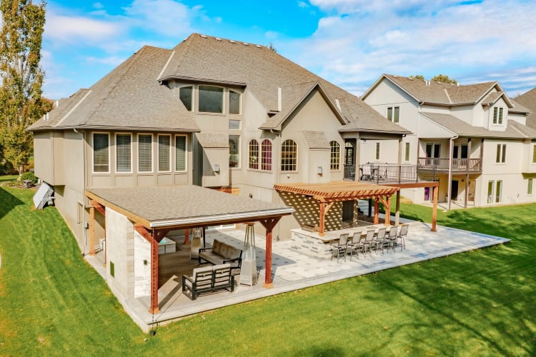 Outdoor Kitchen & Pergola