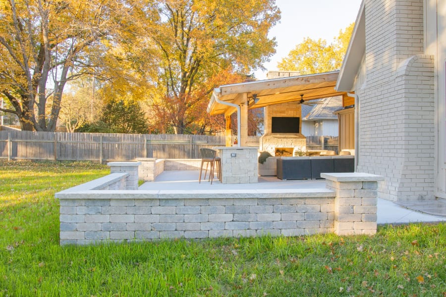 Stone-clad seating wall on a Kansas City Hardscapes project