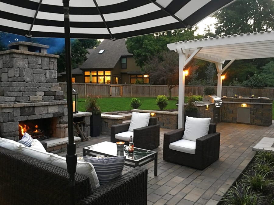 Outdoor Kitchen & Fireplace