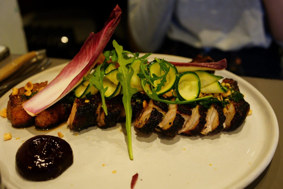 メイン料理、豚肉のグリル