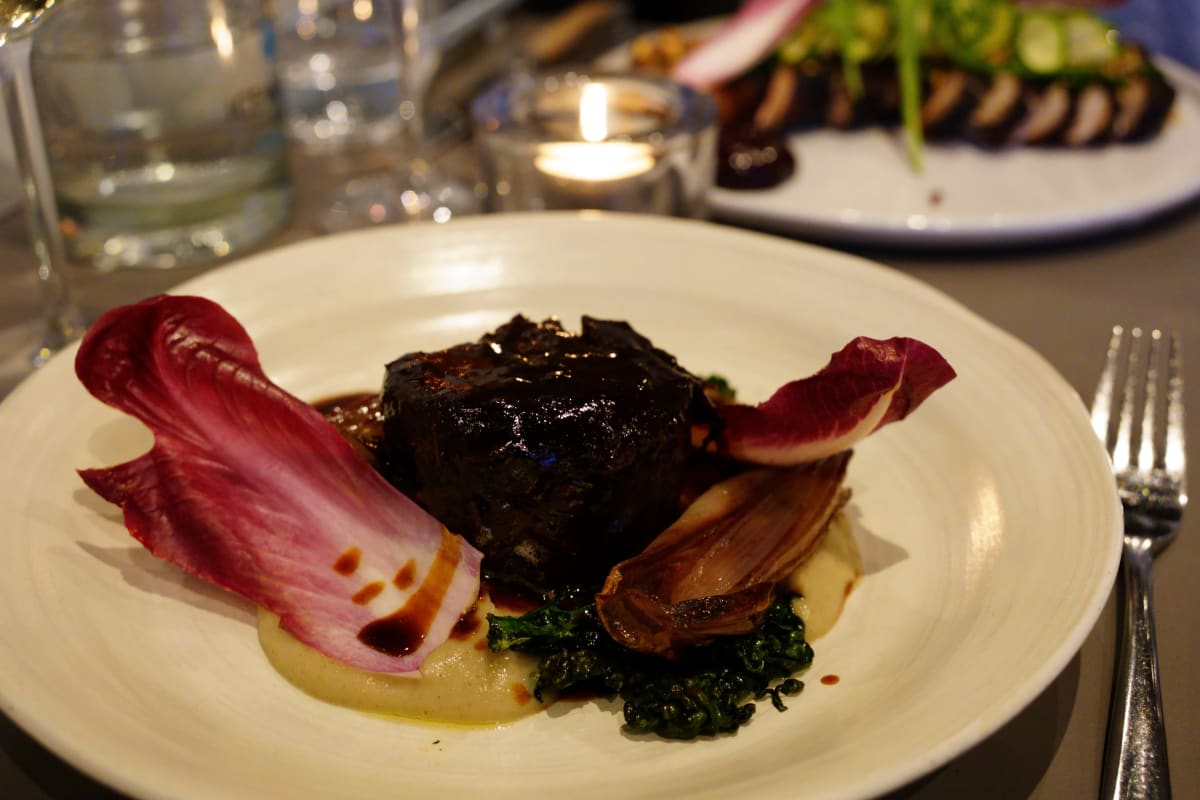 メイン料理、頬肉の煮込み