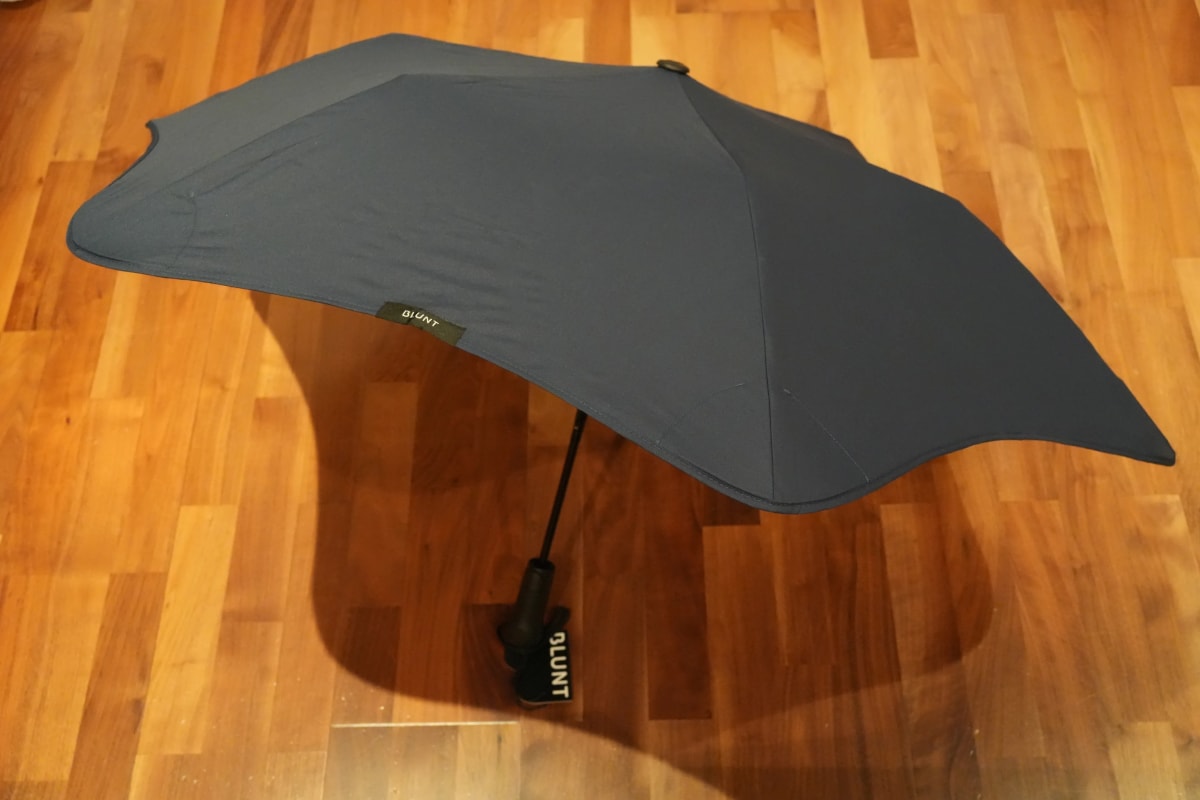 BLUNT umbrella 展開状態。角が丸いのが特徴