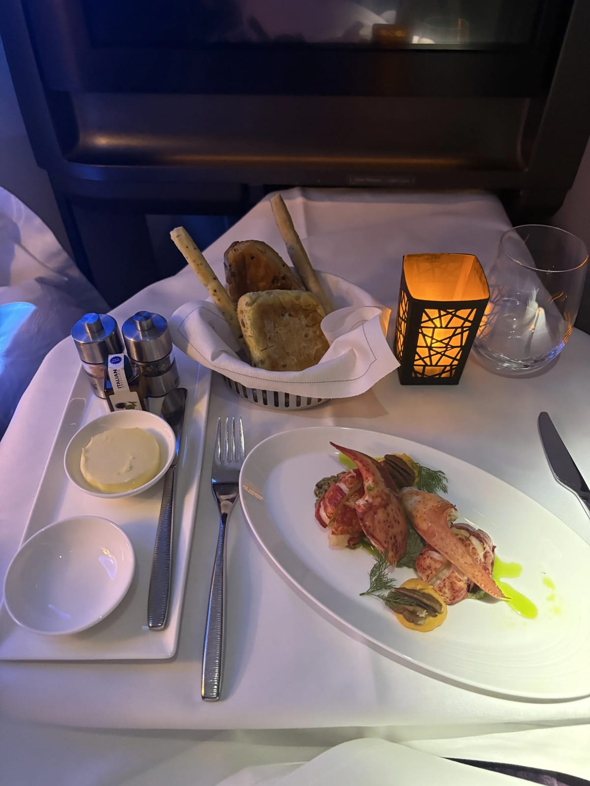 エビ？の料理、これはプリプリでかなり美味しかった！（正直成田からのフライトより食事がかなり美味しかった）