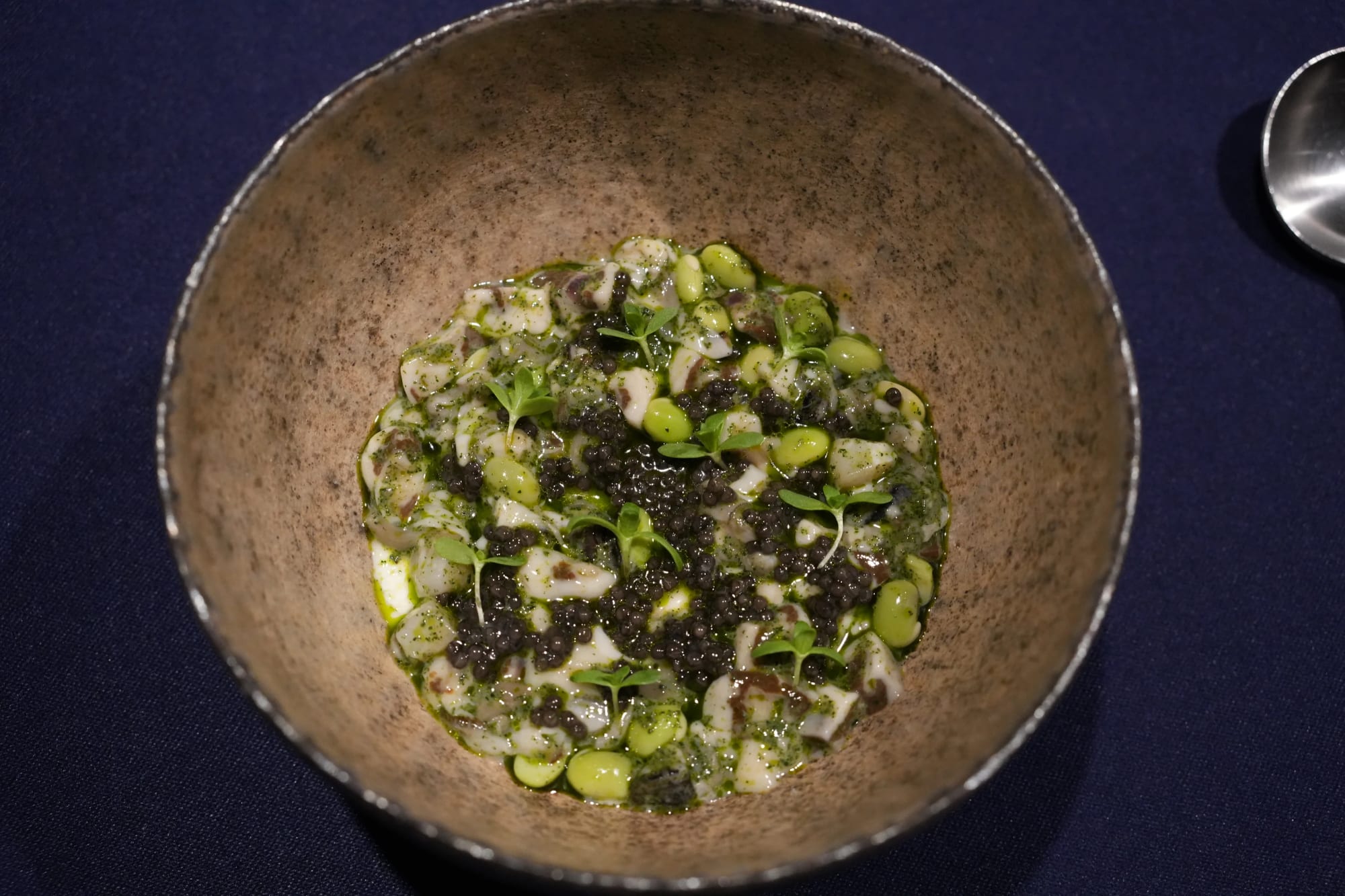 3品目、刻まれた牡蠣と豆乳の料理（料理名がわからず。。）牡蠣のしょっぱさと豆乳のマイルドさが組み合わさって美味しかった