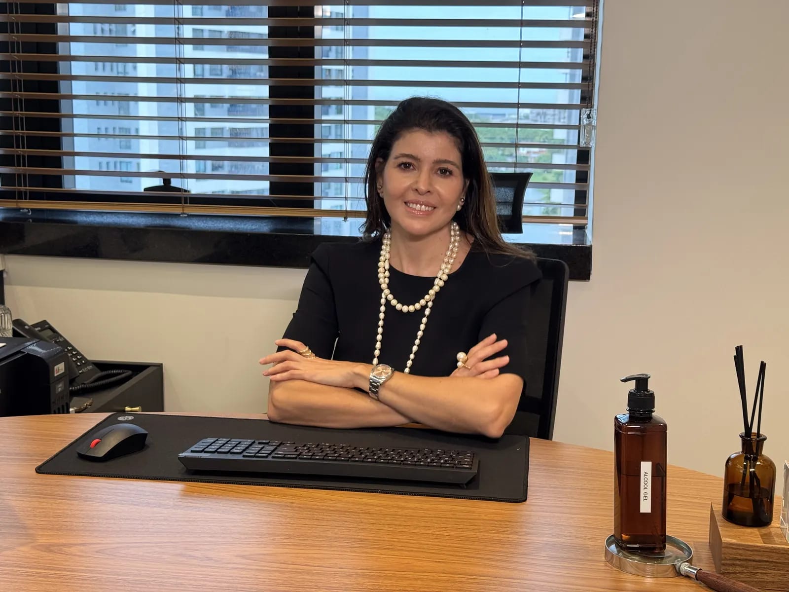 Dra. Paula em seu consultório