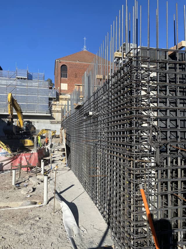 Wall-columns-35_r90kdd_ip3tov