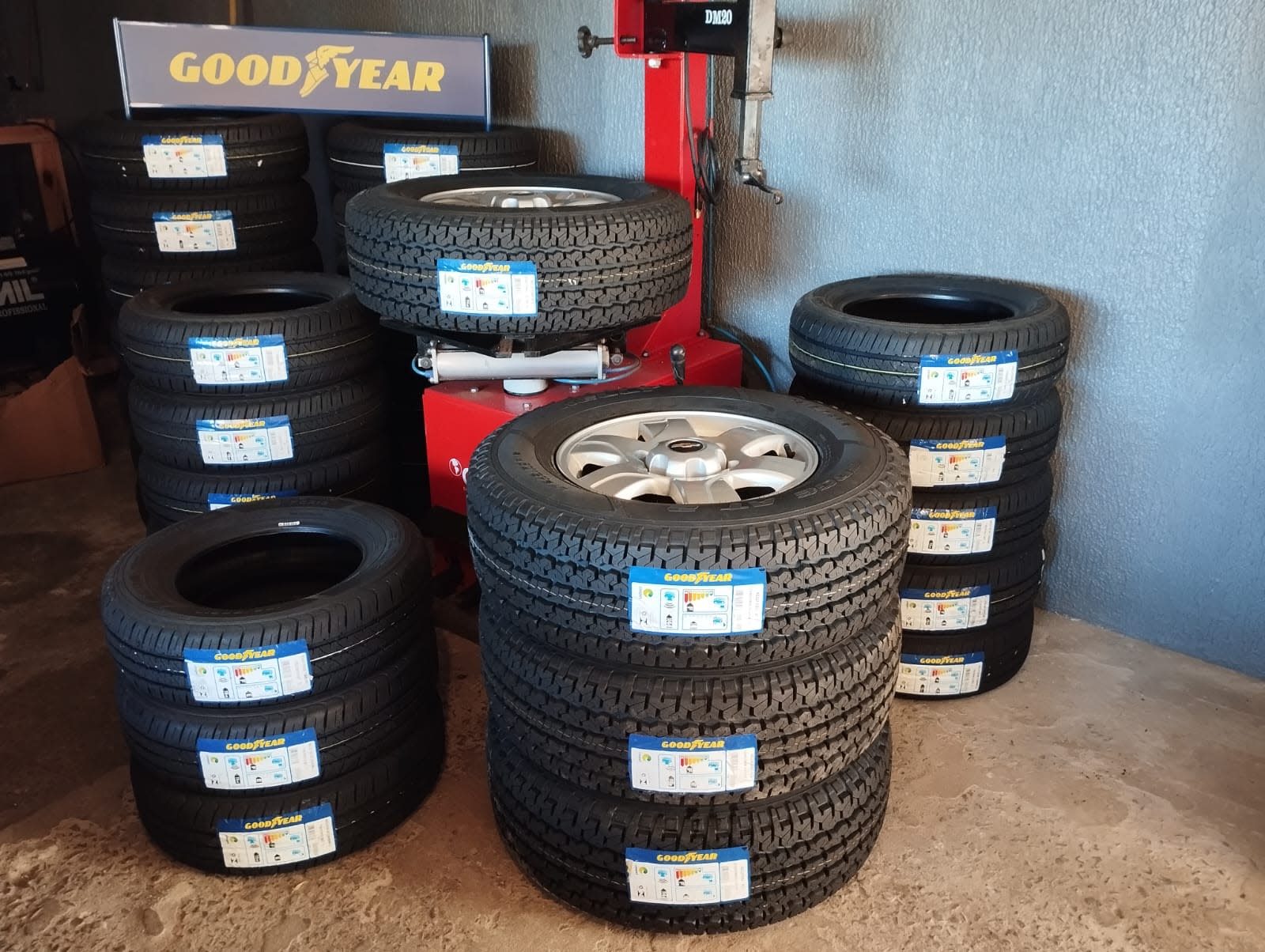 Pneus para carros e caminhonetes disponíveis na loja
