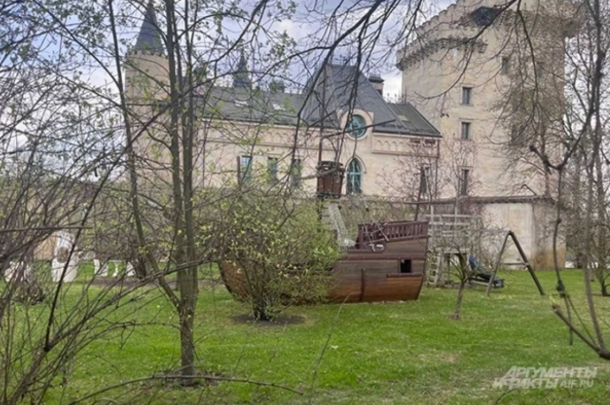 Mash: замок Пугачевой и Галкина до сих пор не продан