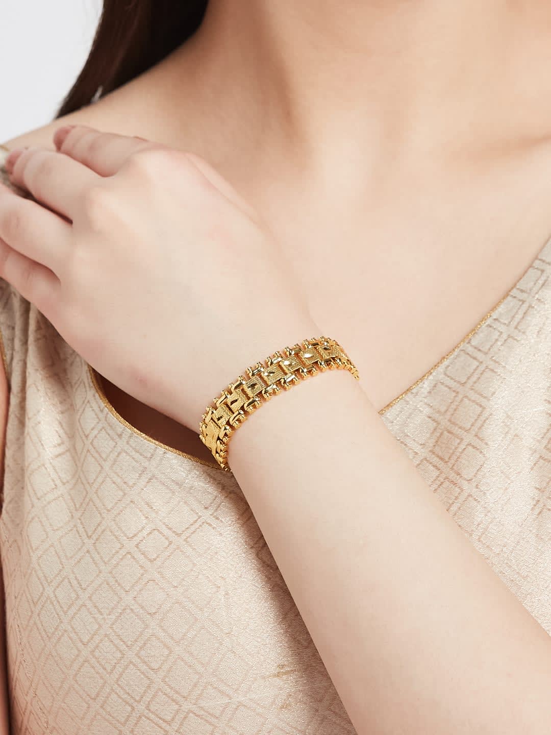 ATIBELLE Gold-Plated Interlocked Link Bracelet