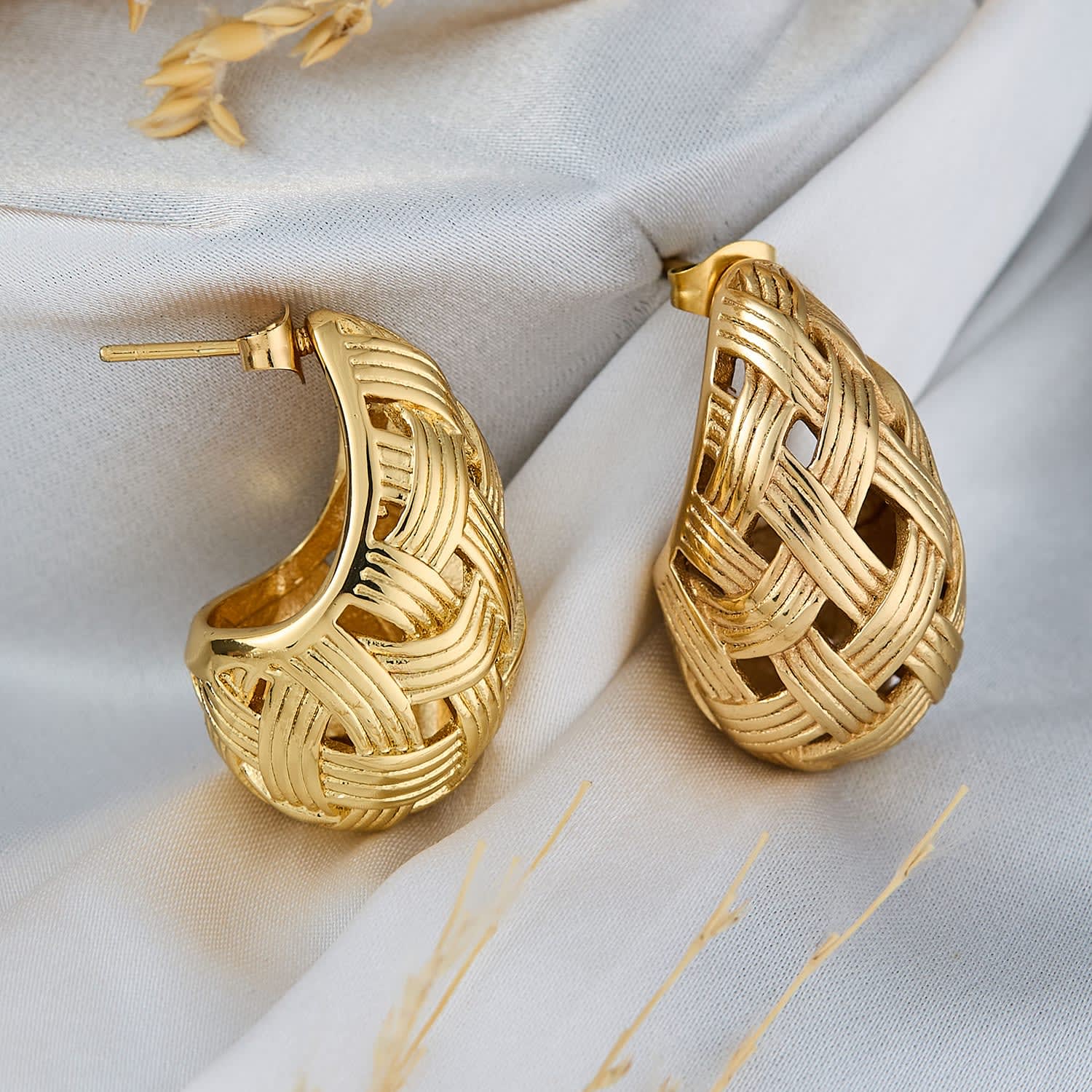 ATIBELLE Gold Contemporary Hoop Earrings