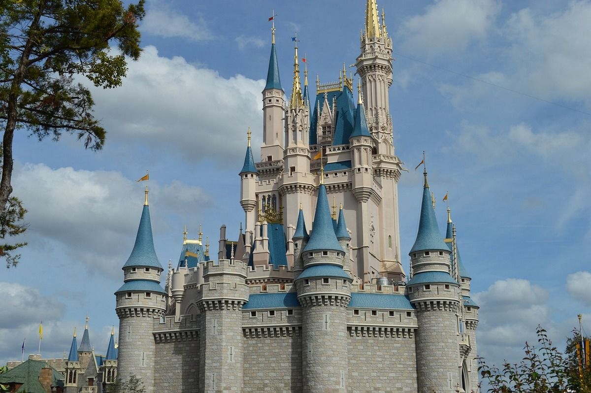 Disney magic kingdom cinderella castle.jpg