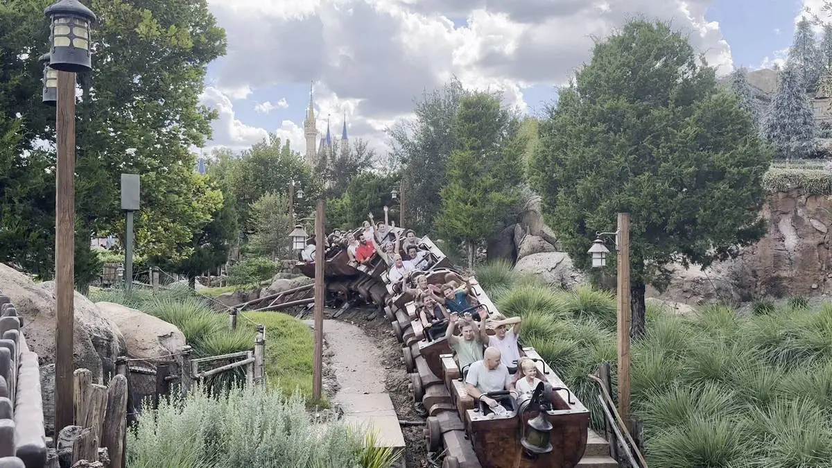 Disney Magic Kingdom Seven Dwarfs Mine Train 1 - Copia.webp