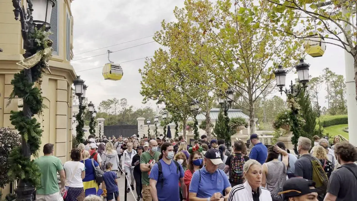 Epcot Rope Drop 1.webp