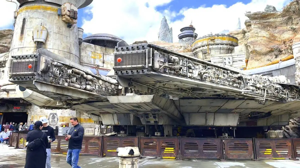 Disneyland Star Wars Galaxys Edge Millenium Falcon.webp