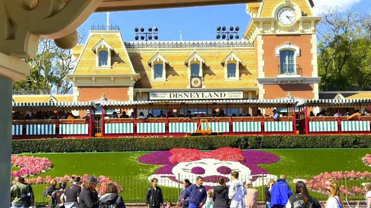 Disneyland Park Entrance.webp