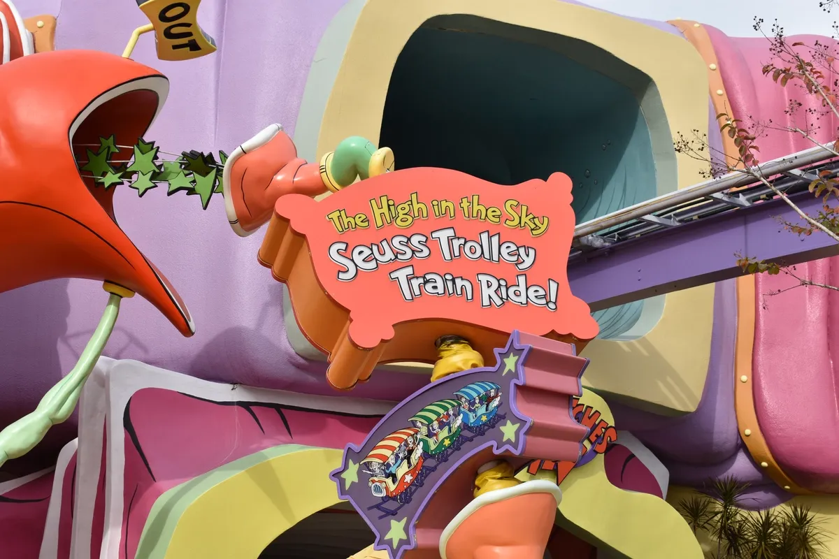 Islands Adventure Seuss Sky Trolley 2.webp