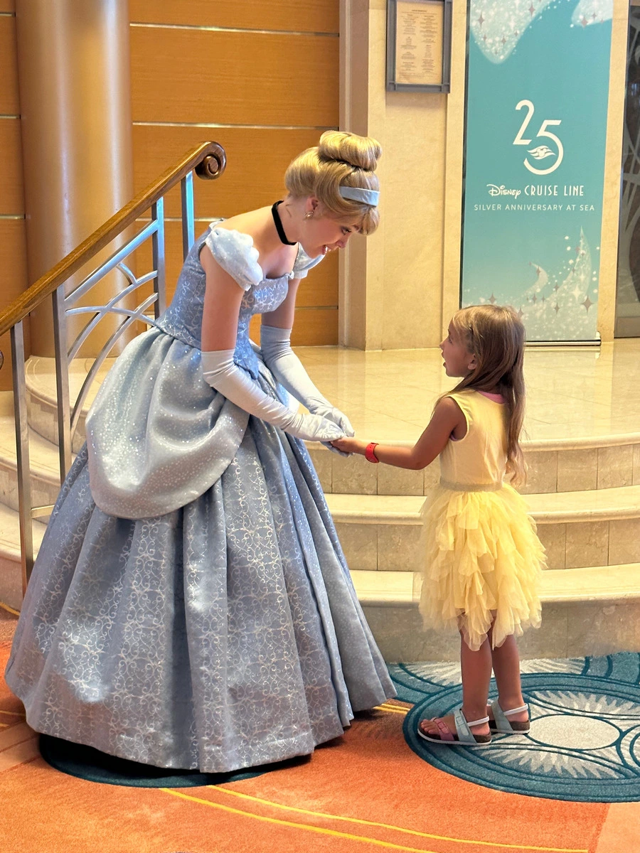 Disney-Cruise-Line-Meet-greet-cinderella.webp