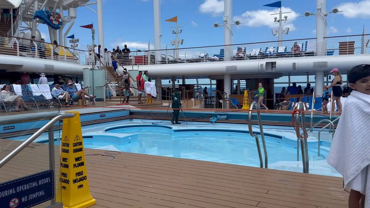 Disney-Cruise-Line-Mickey-pool.webp