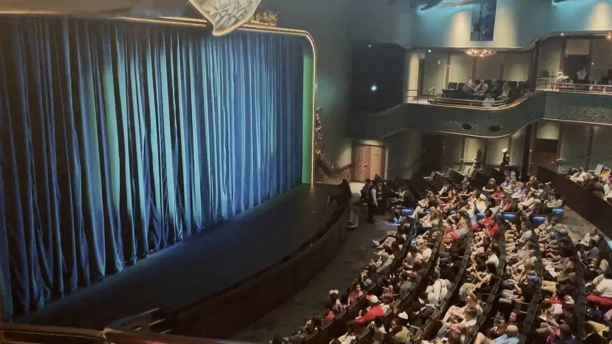 Disney-Cruise-Line-shows-theater.webp