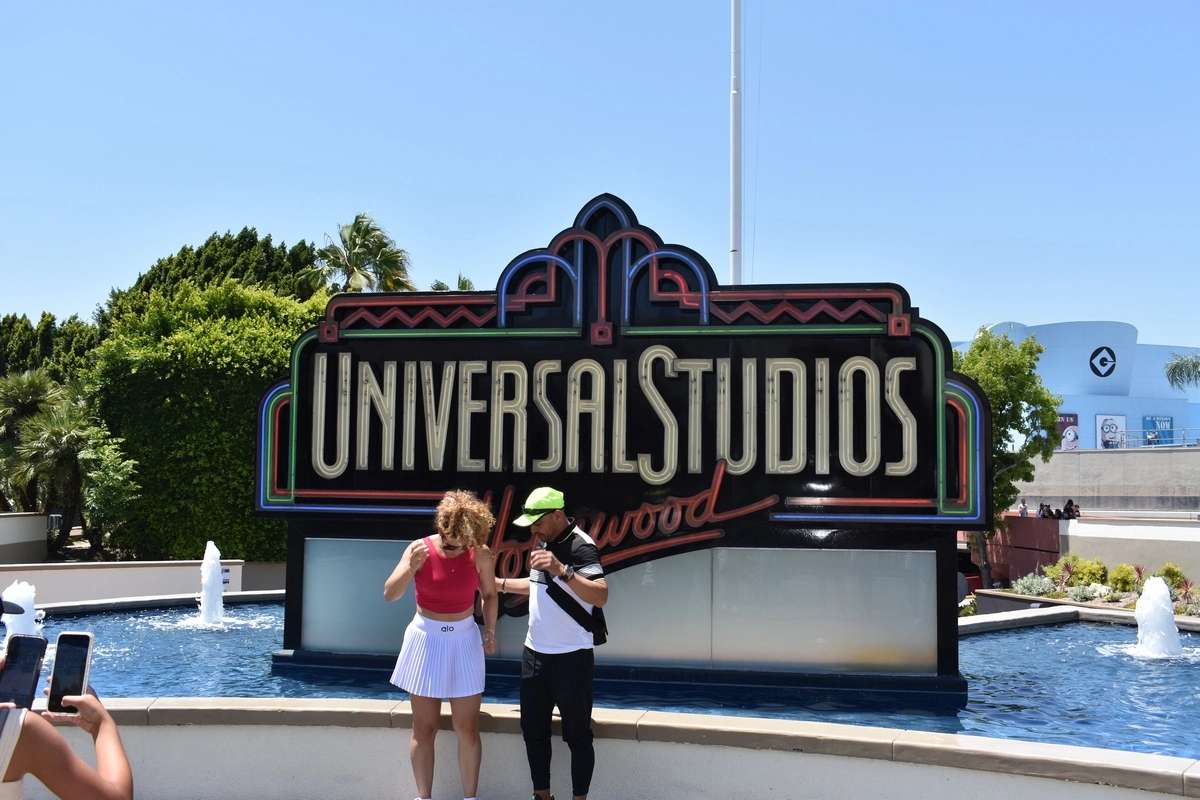 Universal Studios Hollywood logo entrance.webp
