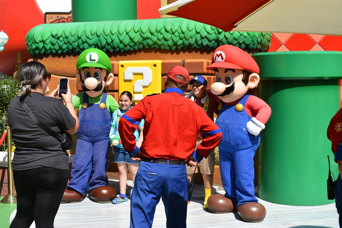 Universal Studios Hollywood Mario Luigi Super Nintendo World.webp