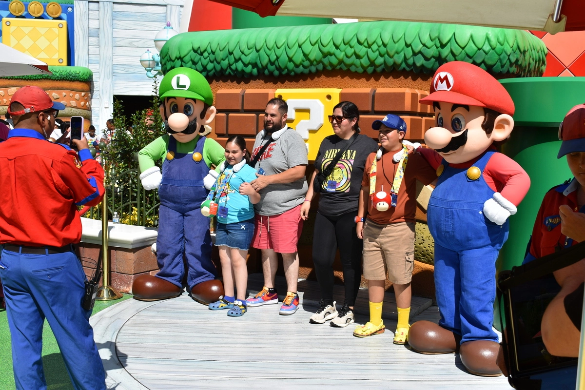 Super Nintendo World meet greet.webp