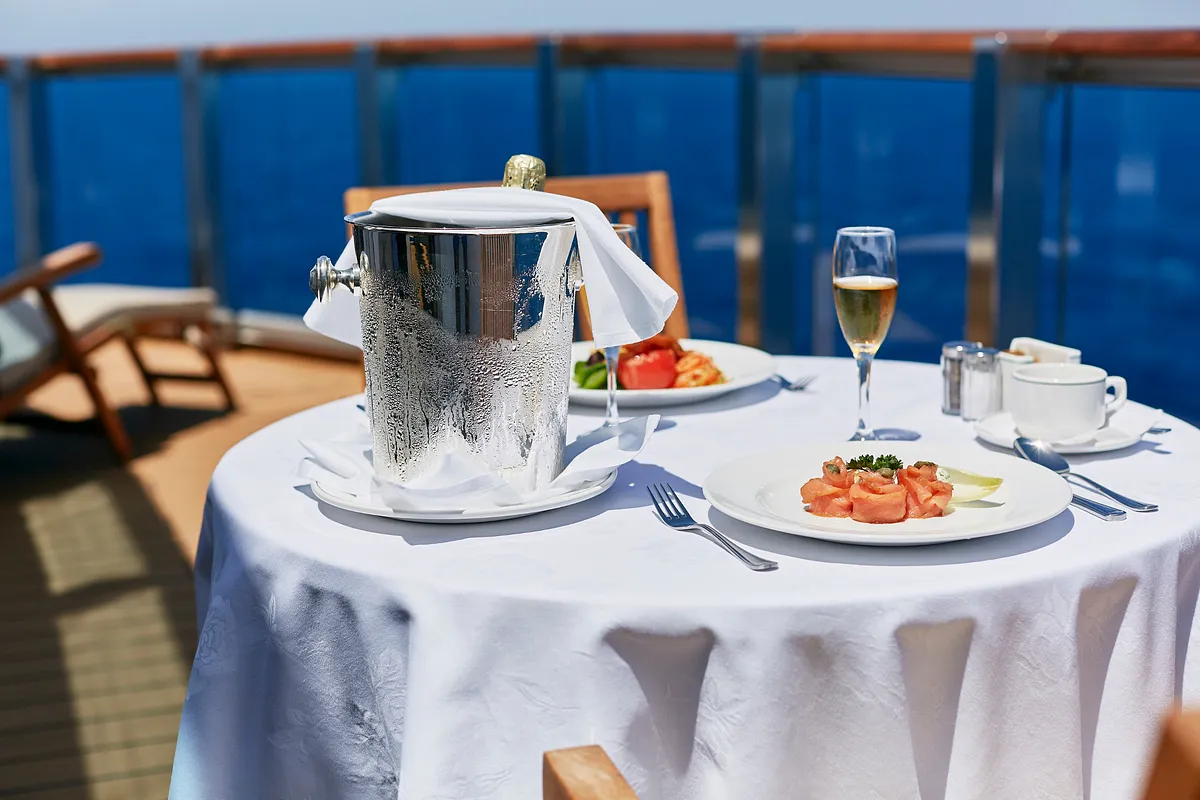 Princess Cruises balcony dining.webp